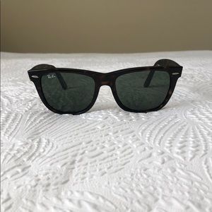 Ray-Ban Classic Tortoise Wayfarer